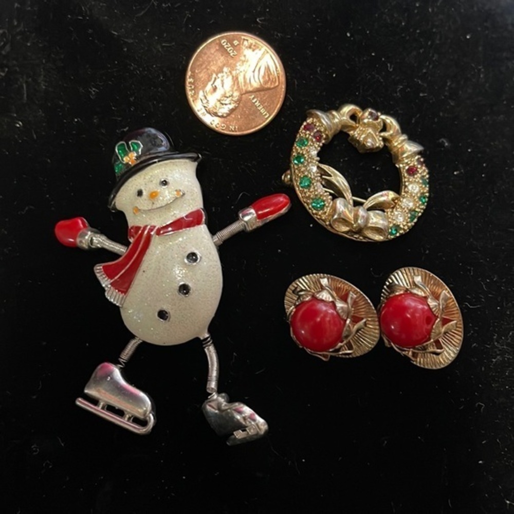 Snowman & Solvar Wreath Holiday Pin Set